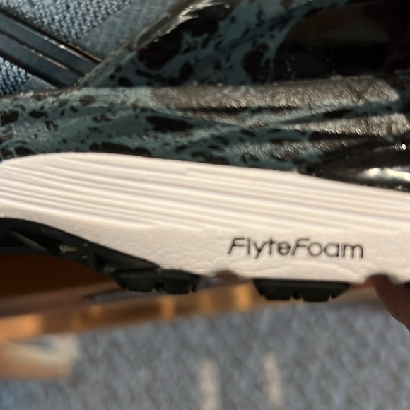 ASICS - Picture 6 of 7